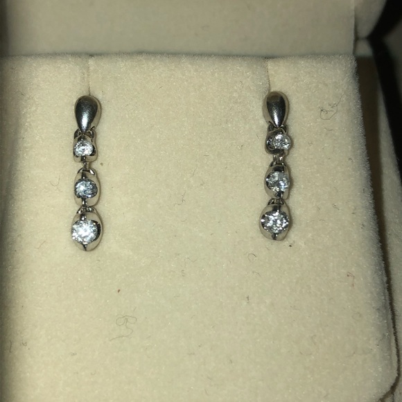 10k Canadian diamond earring .40ct - Picture 3 of 3